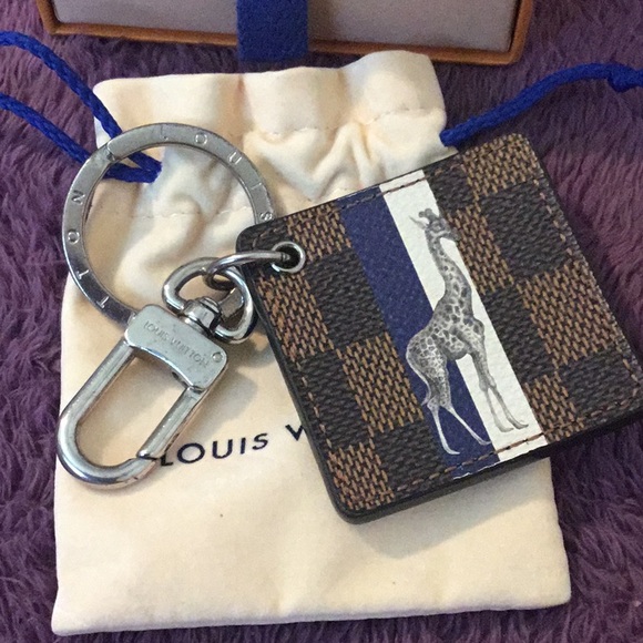 Authentic Louis Vuitton Damier Illustra  SAVANE Giraffe Chapman Keychain - Picture 4 of 16